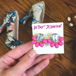 ☀️NWT Bests Johnson pink flower stone earrings